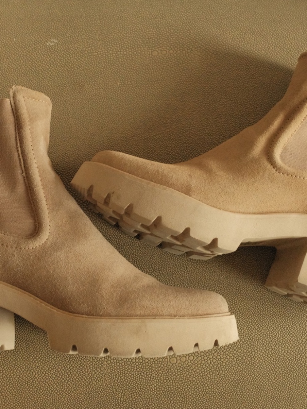 Dolce Vita Huey Chelsea Boots 10 Tan Suede Lug Sole Platform Bootie